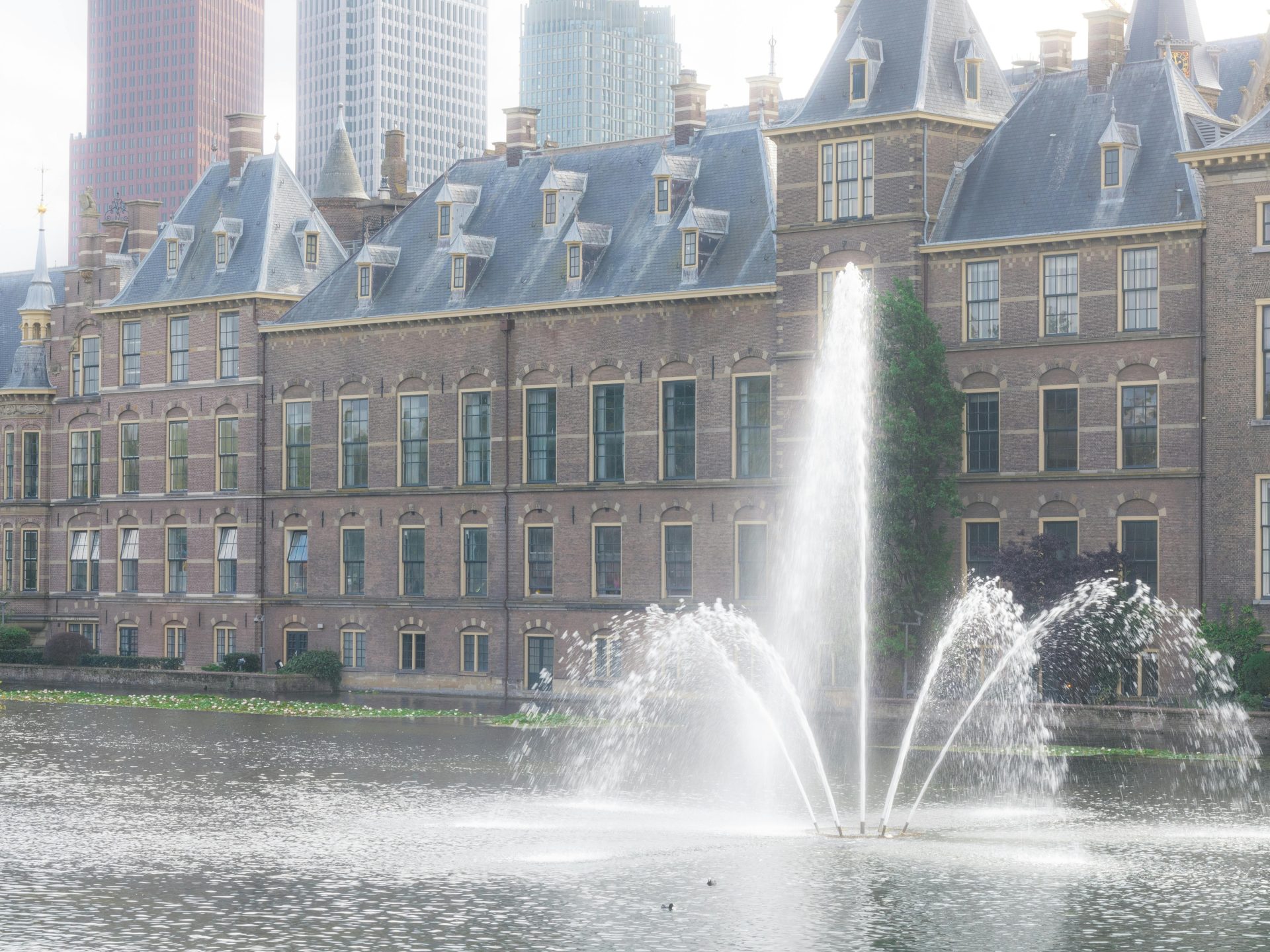 Fontijn bij het Binnenhof in Den Haag