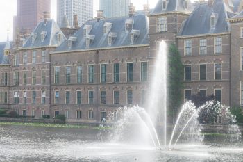 Fontijn bij het Binnenhof in Den Haag
